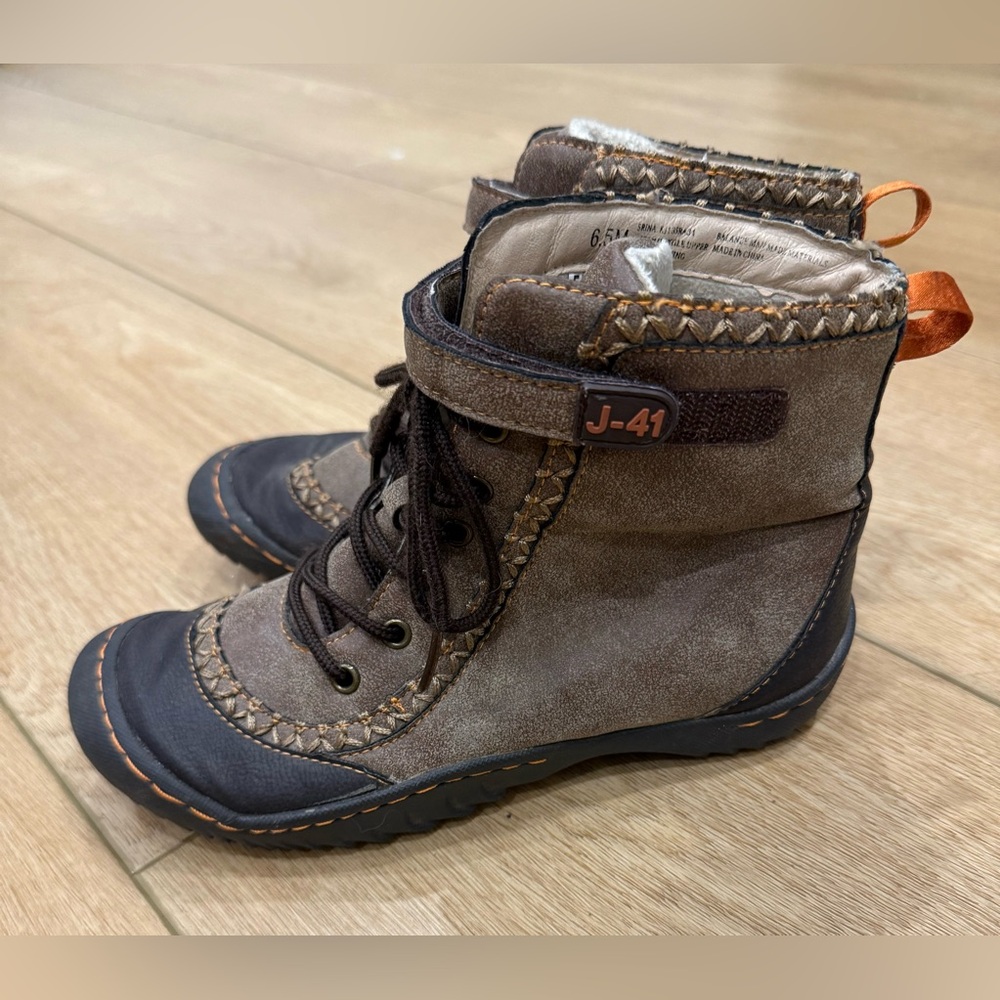 J-41 Kids Duck Toe Winter Boots Size 6.5 Brown Faux Fur Lined